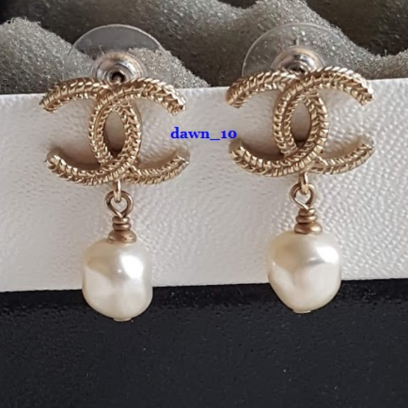 CHANEL Jewelry - Chanel Baroque Pearl CC Drop Earrings, Gold.